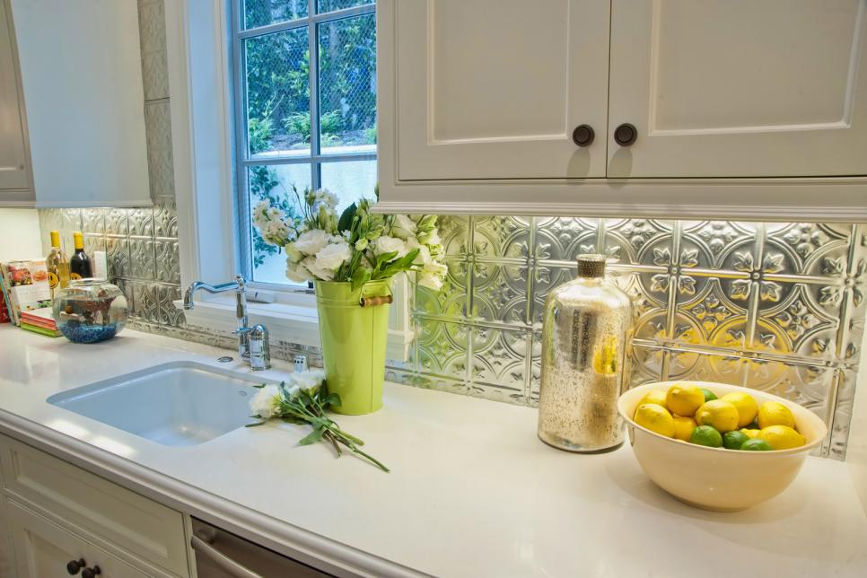 Jill-Wolff_Breezy-Brentwood-butlers-pantry.jpg.rend.hgtvcom.966.644