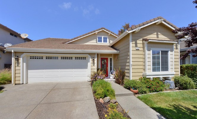7127 17th Hole Drive Windsor